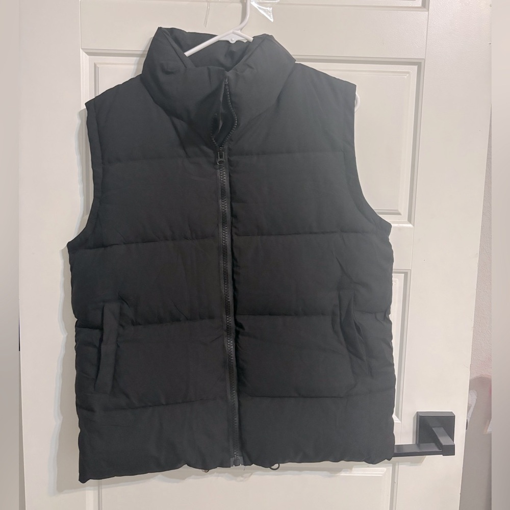 Women’s Zip Up Puffer Vest in Black